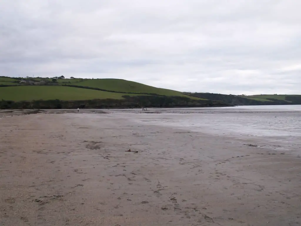 Par Sands Beach. A large stretch of beach, backed by rolling green countryside and low cliffs.