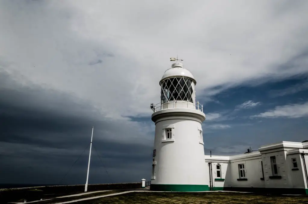 pendeen lighthouse, lighthouses in cornwall